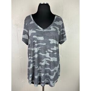Lucky Brand Women’s Gray Camouflage V Neck Knit T Shirt Size 1X Short Sleeve